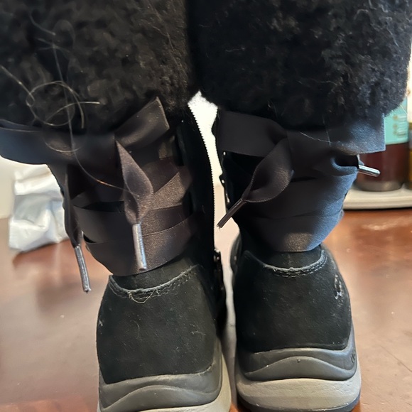 New UGG boots - Picture 3 of 5